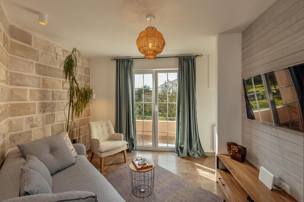 Stylish Mini-House With Garden & Beach Bijela Exterior foto