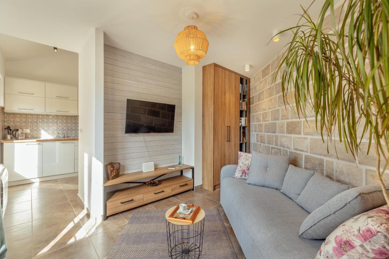 Stylish Mini-House With Garden & Beach Bijela Exterior foto